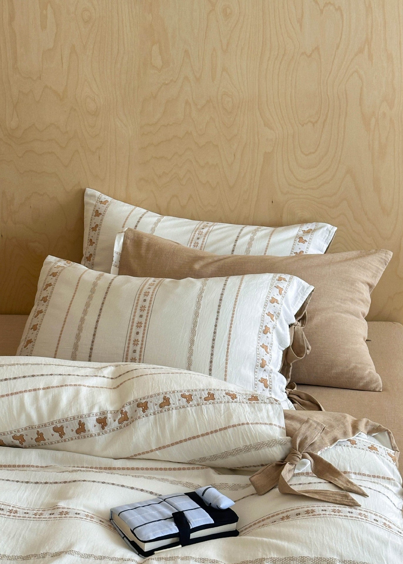 -Ever Lasting - Eliza Jacquard Bedding Set / Gray -Bedding Set -Ever Lasting