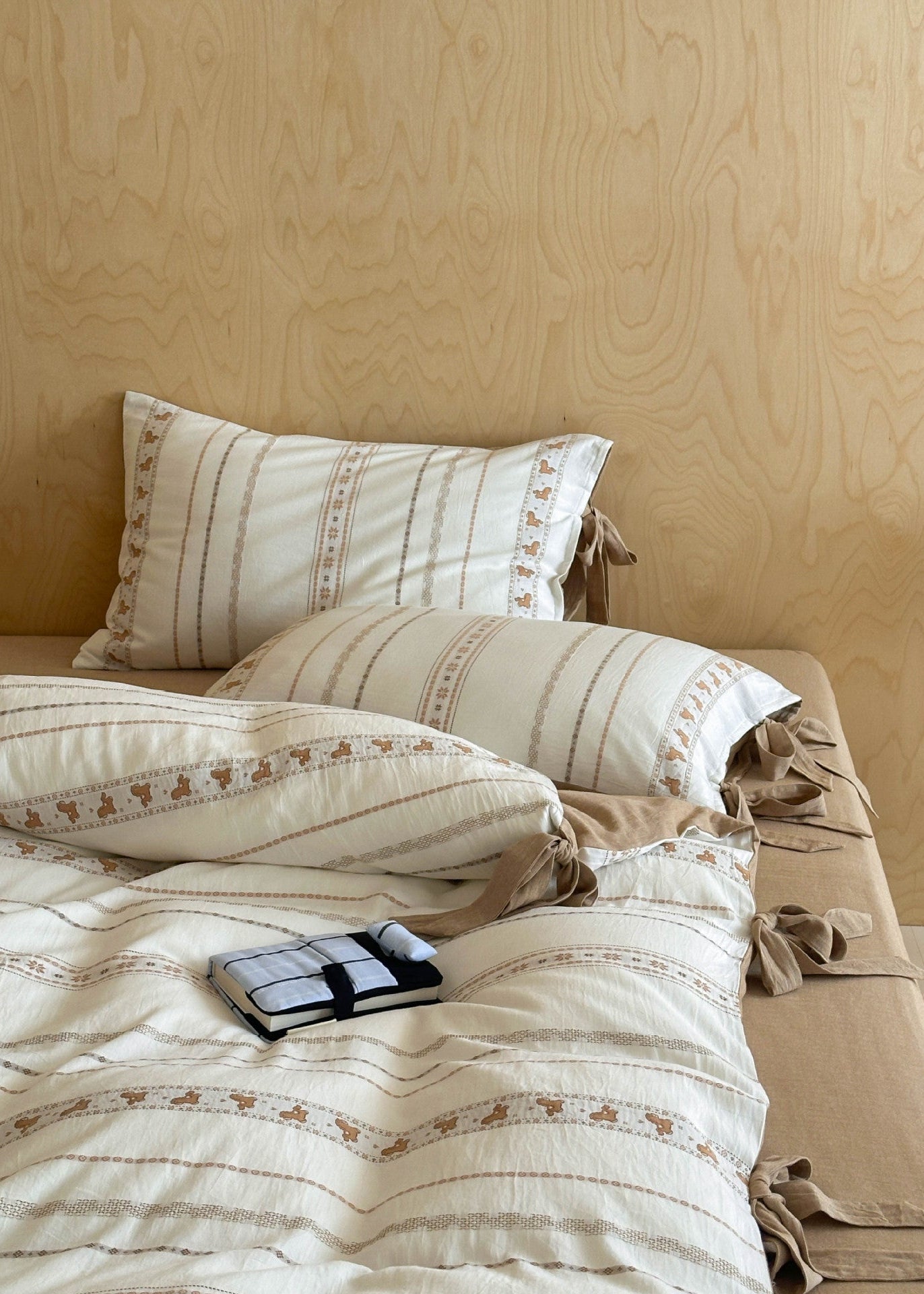 -Ever Lasting - Eliza Jacquard Bedding Set / Gray -Bedding Set -Ever Lasting