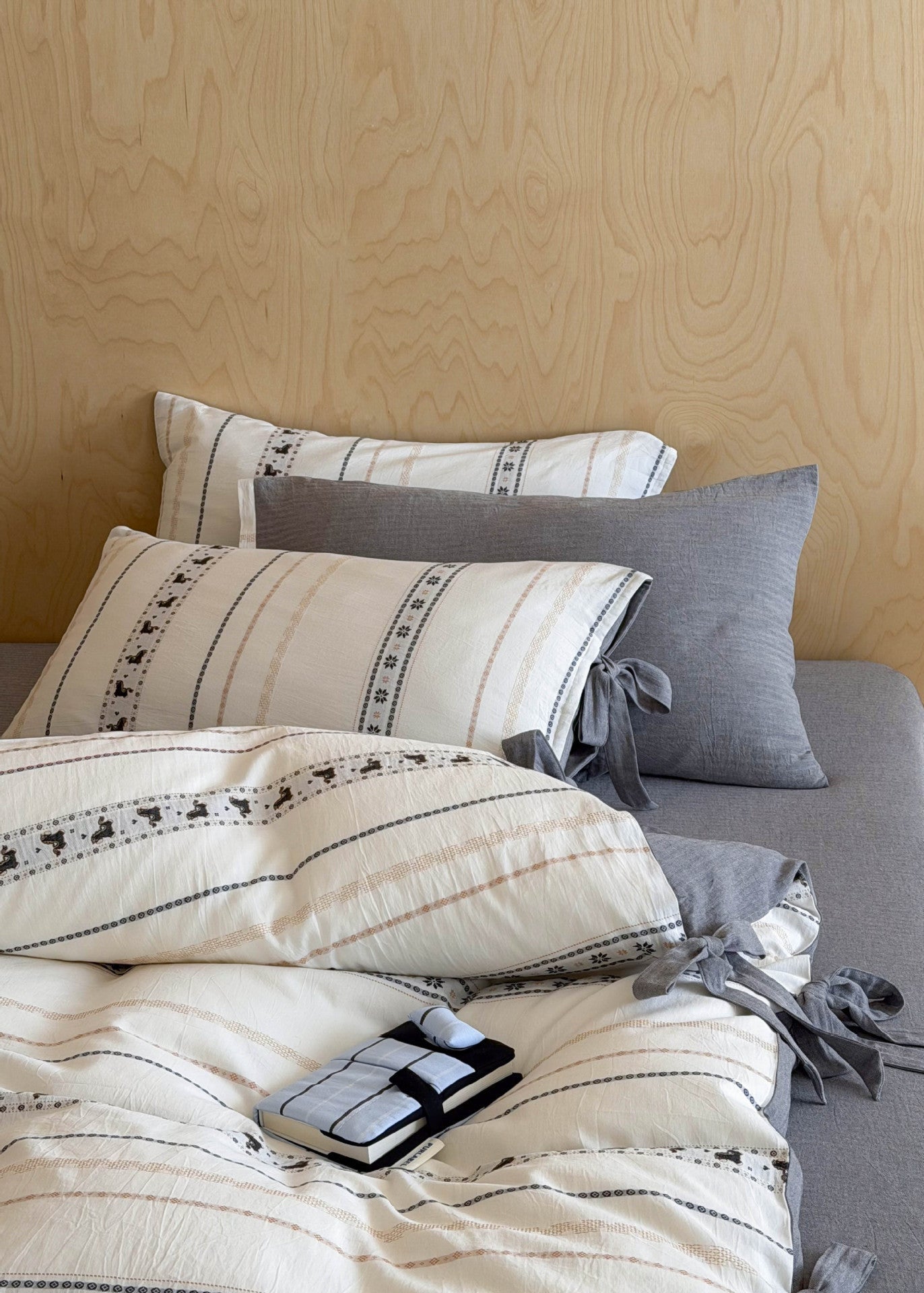 -Ever Lasting - Eliza Jacquard Bedding Set / Gray -Bedding Set -Ever Lasting