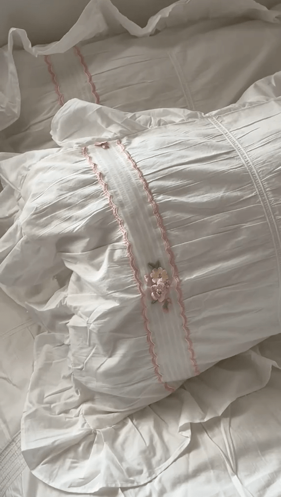- Ever Lasting - Embroidered Lace Ruffle Bedding Set / White - Bedding Set - Ever Lasting