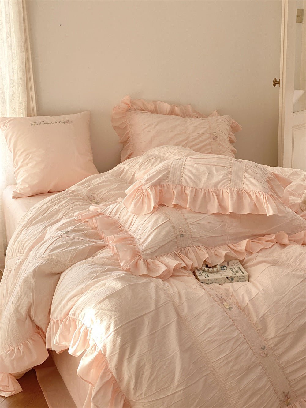 - Ever Lasting - Embroidered Lace Ruffle Bedding Set / White - Bedding Set - Ever Lasting
