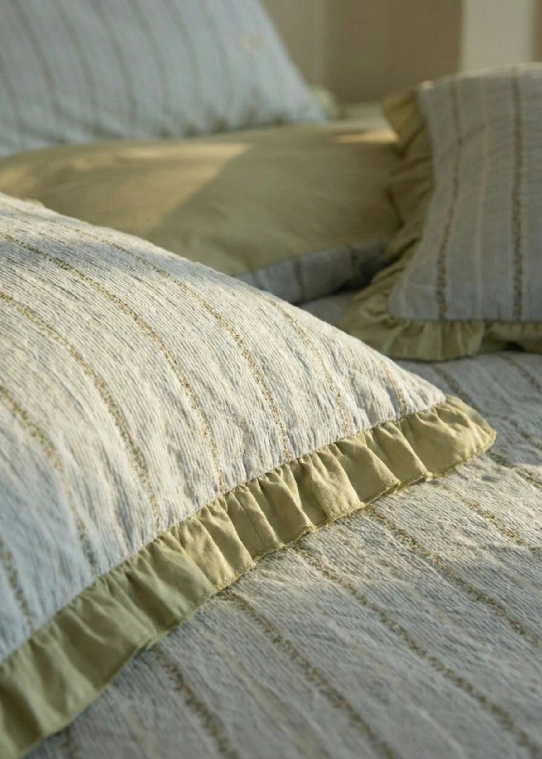 - Ever Lasting - Emery Jacquard Bedding Set / Green - Bedding Set - Ever Lasting