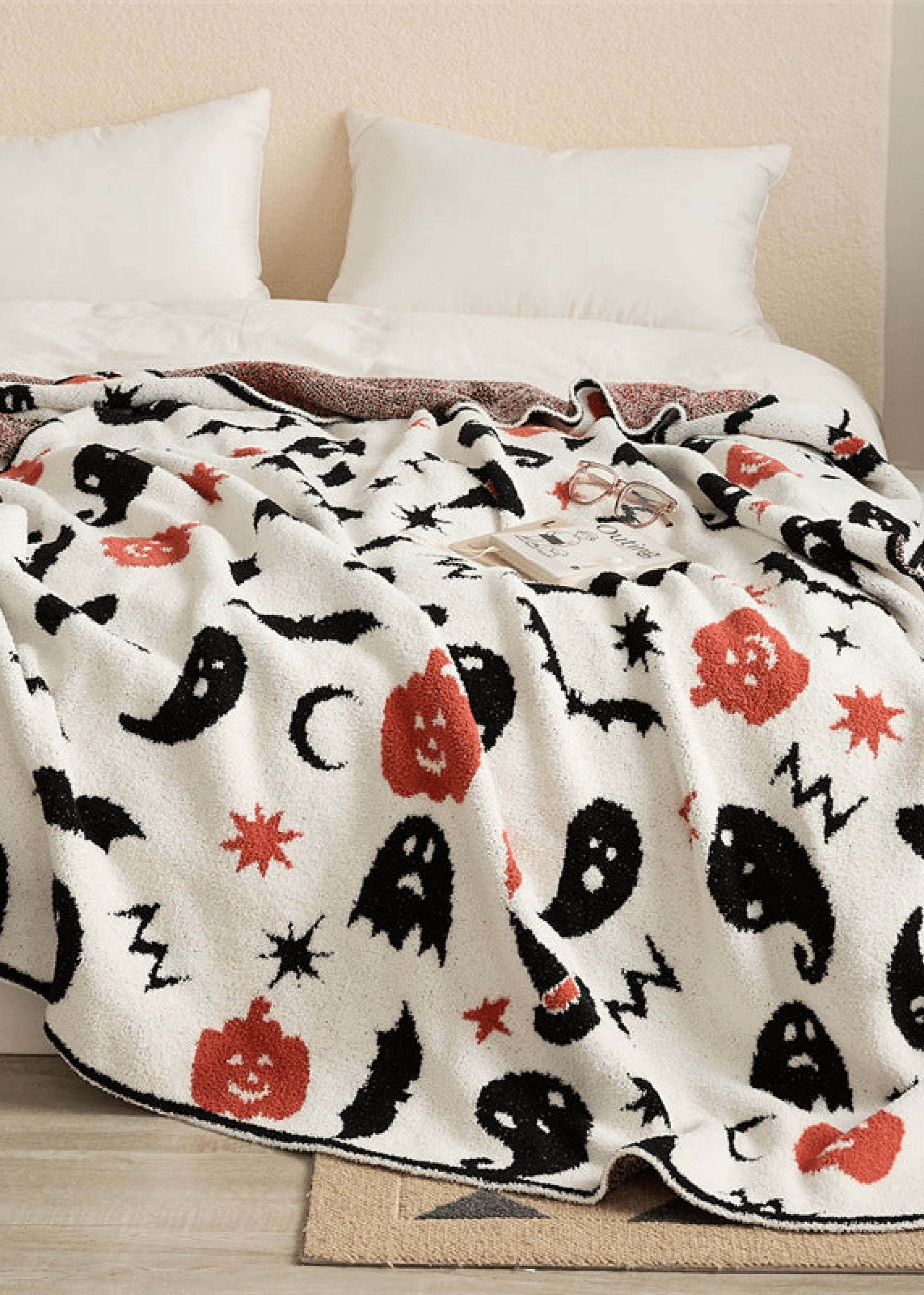 - Ever Lasting - Fall Halloween Themed Fleece Blanket / White - Blankets - Ever Lasting