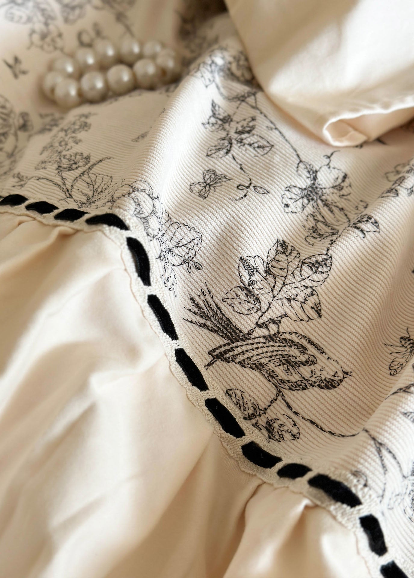 - Ever Lasting - French Black Lace Bedding Set / Cream - Bedding Set - Ever Lasting