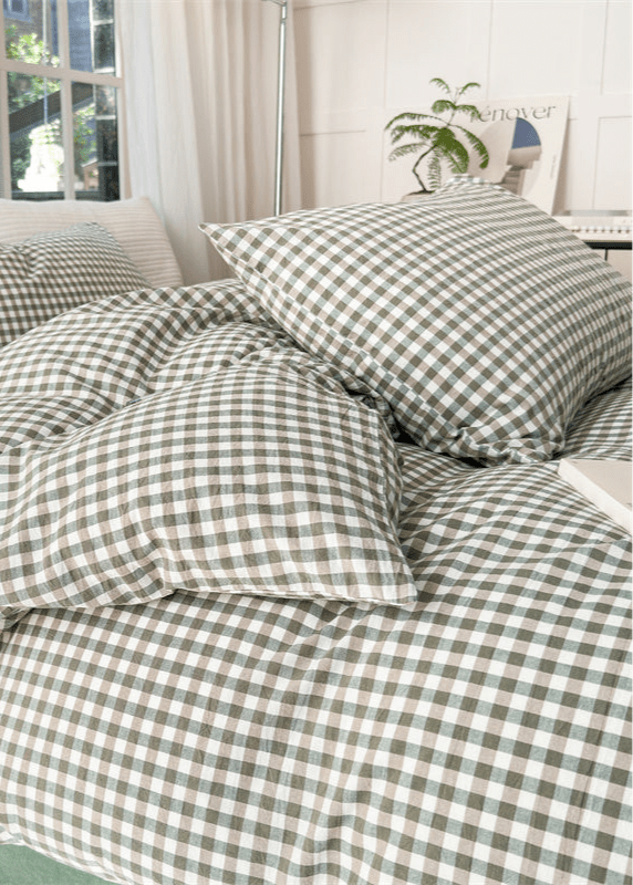 - Ever Lasting - Gingham Bedding Set / Red - Bedding Set - Ever Lasting