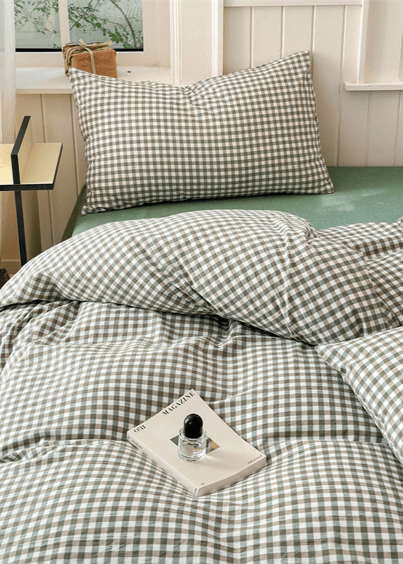 - Ever Lasting - Gingham Bedding Set / Red - Bedding Set - Ever Lasting