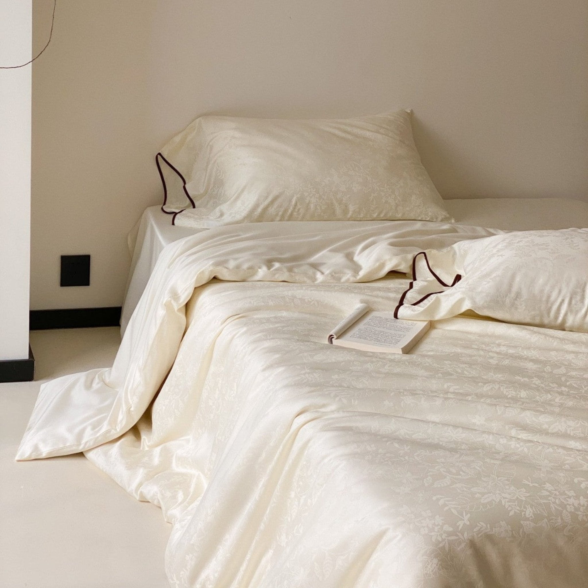 Grace Silky Floral Luxury Bedding Bundle - Ever Lasting