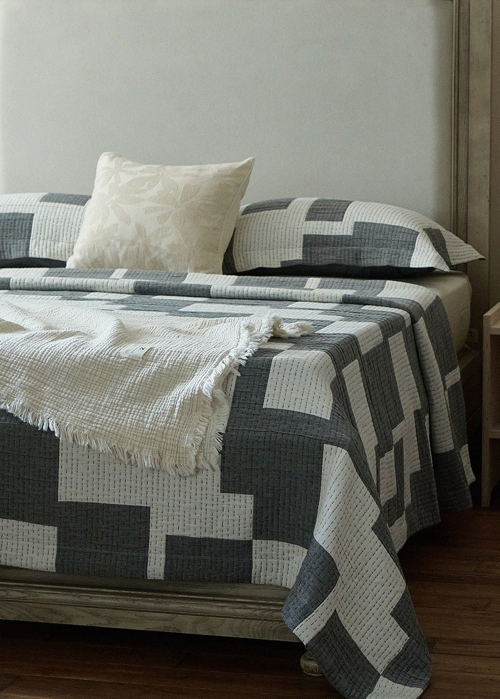 - Ever Lasting - Helena Jacquard Throw Blanket (7 Shades) - Blanket - Ever Lasting