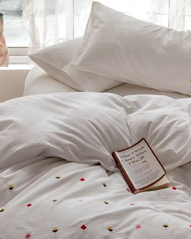 Isla White Floral Embroidered Bedding Set / Rainbow - Ever Lasting