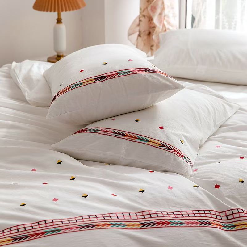 Isla White Floral Embroidered Bedding Set / Rainbow - Ever Lasting