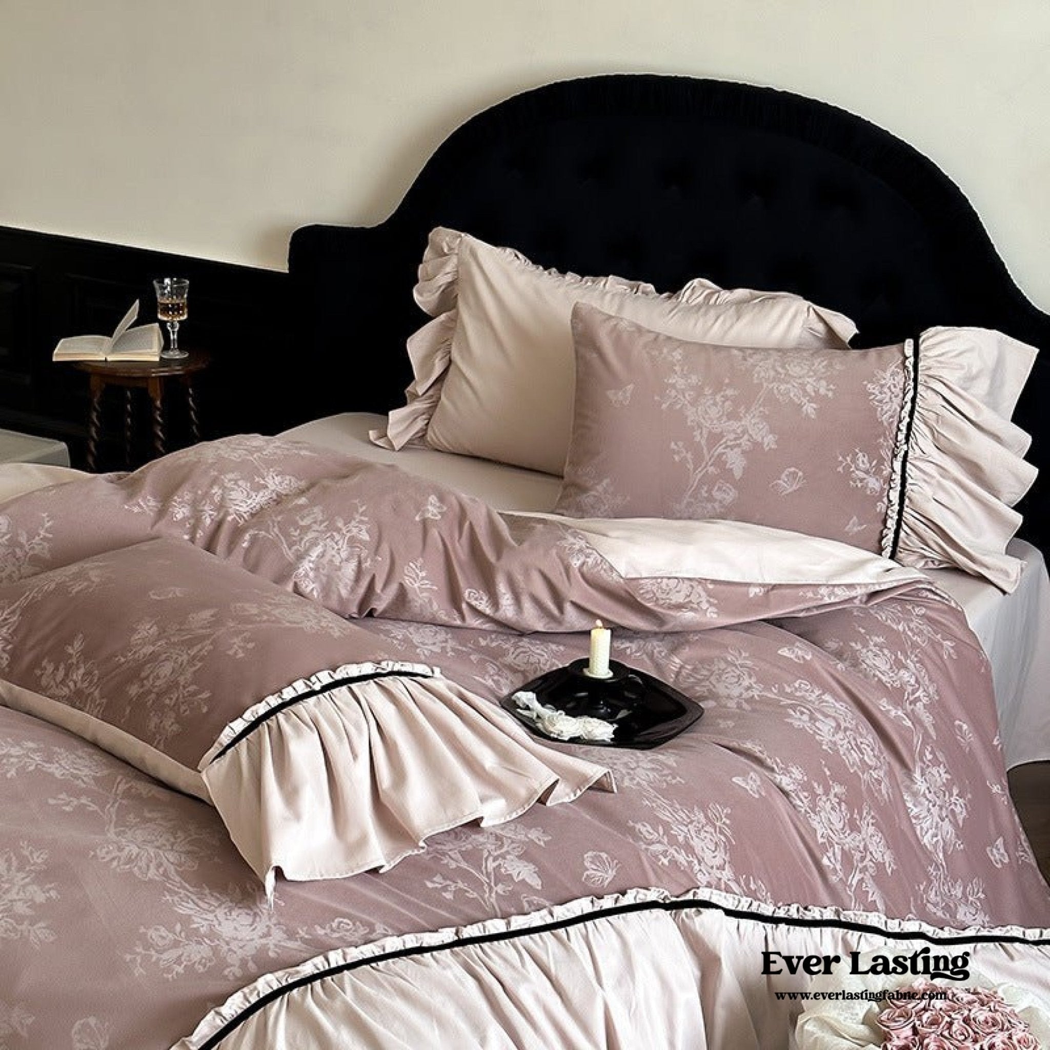 Jacquard Gilded Velvet Ruffled Bedding Set / Black - Ever Lasting