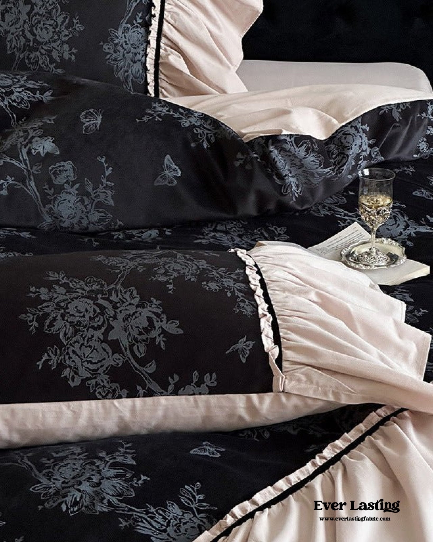 Jacquard Gilded Velvet Ruffled Bedding Set / Black - Ever Lasting