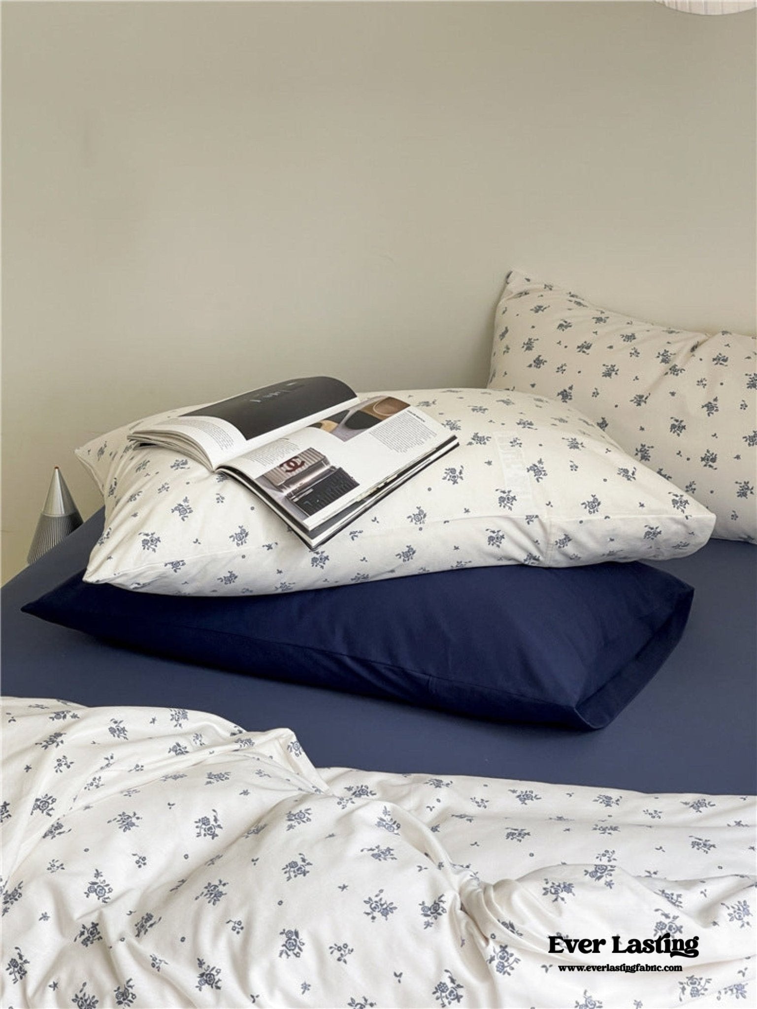 Jersey Knit Cotton Floral Bedding Set / White + Dark Blue - Ever Lasting