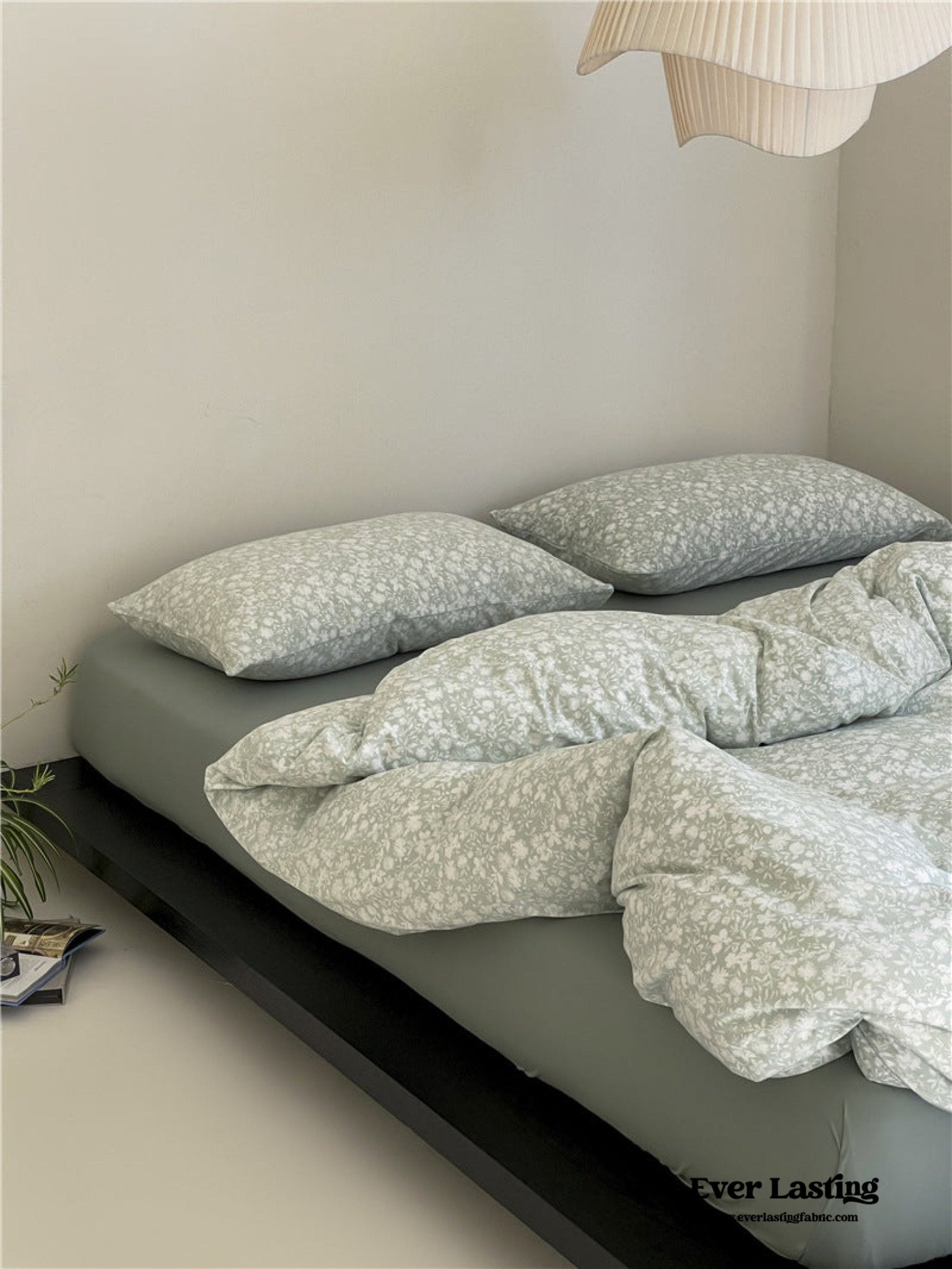 Jersey Knit Cotton Floral Bedding Set / White + Dark Blue - Ever Lasting