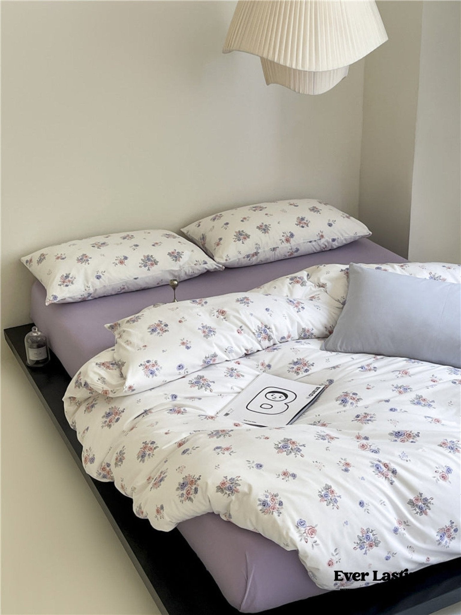 Jersey Knit Cotton Floral Bedding Set / White + Dark Blue - Ever Lasting