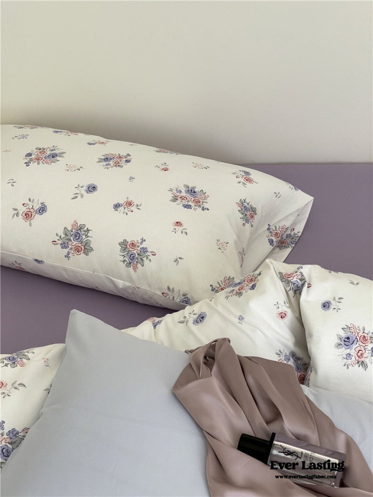 Jersey Knit Cotton Floral Bedding Set / White + Dark Blue - Ever Lasting