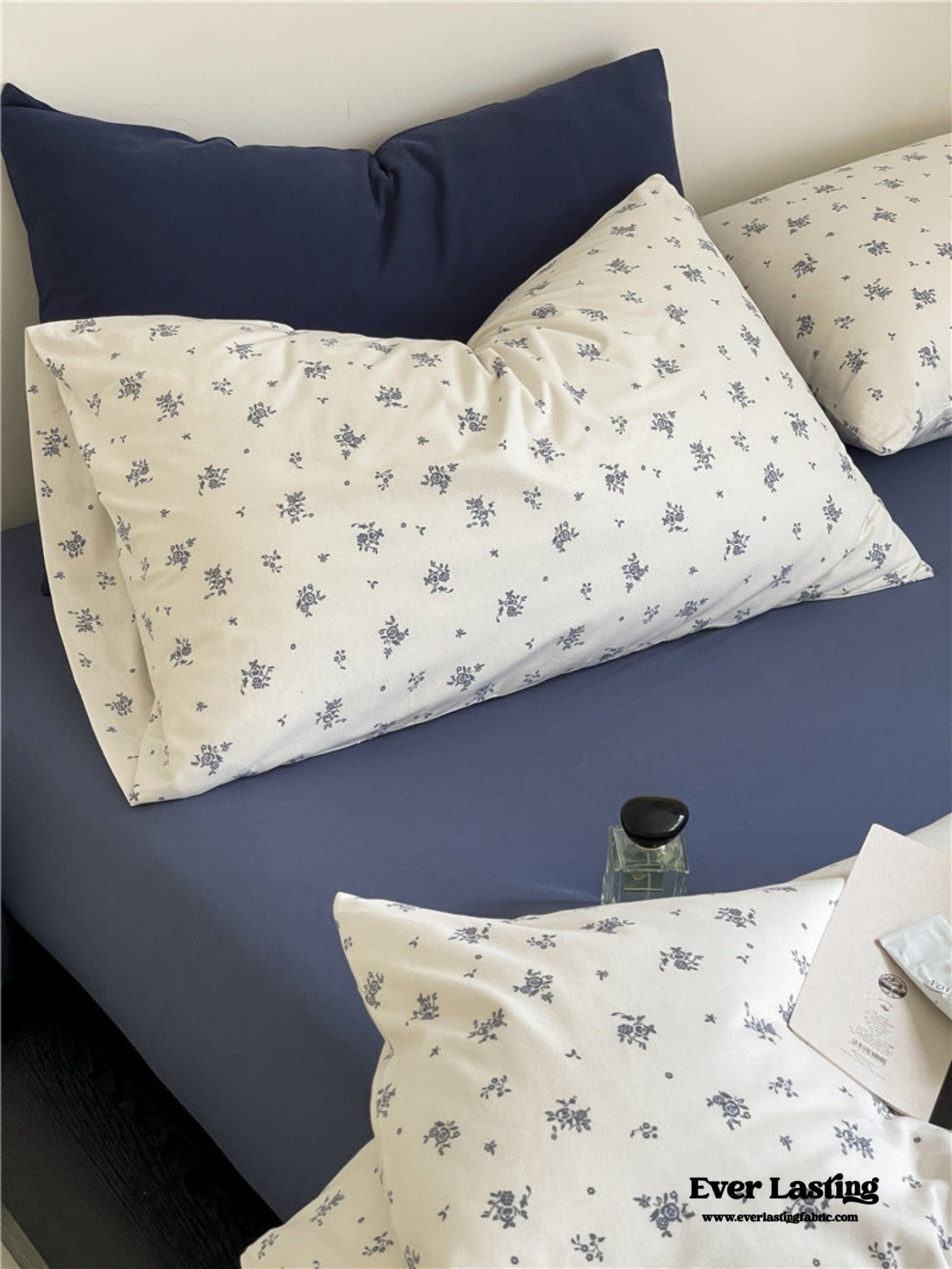 Jersey Knit Cotton Floral Bedding Set / White + Dark Blue - Ever Lasting