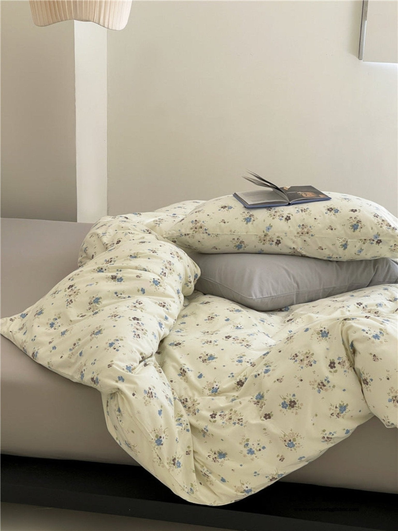 Jersey Knit Cotton Floral Bedding Set / White + Dark Blue - Ever Lasting
