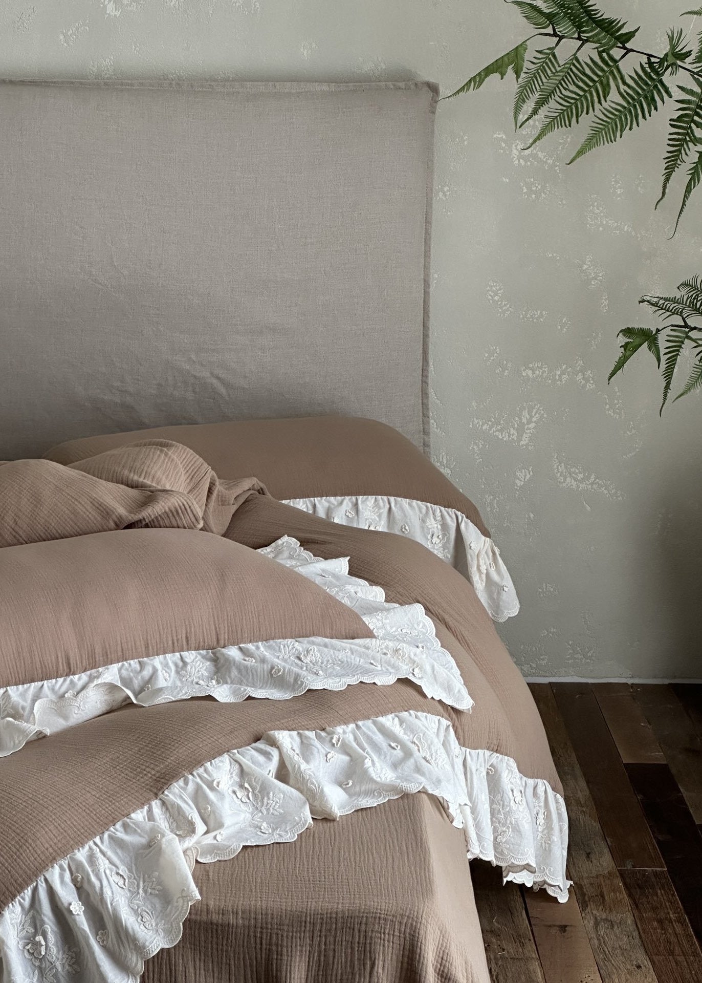 - Ever Lasting - Linden Ruffle Lace Bedding Bundle - Bedding Set - Ever Lasting