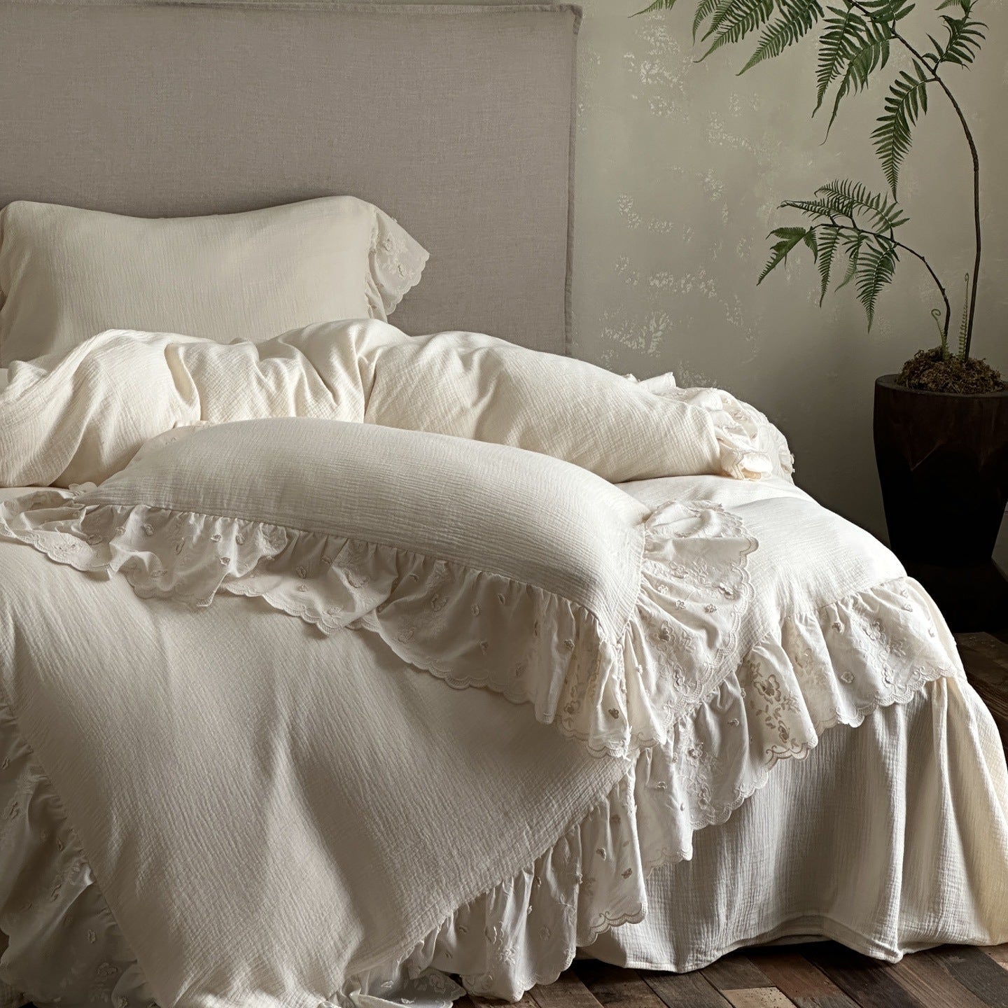 - Ever Lasting - Linden Ruffle Lace Bedding Bundle - Bedding Set - Ever Lasting