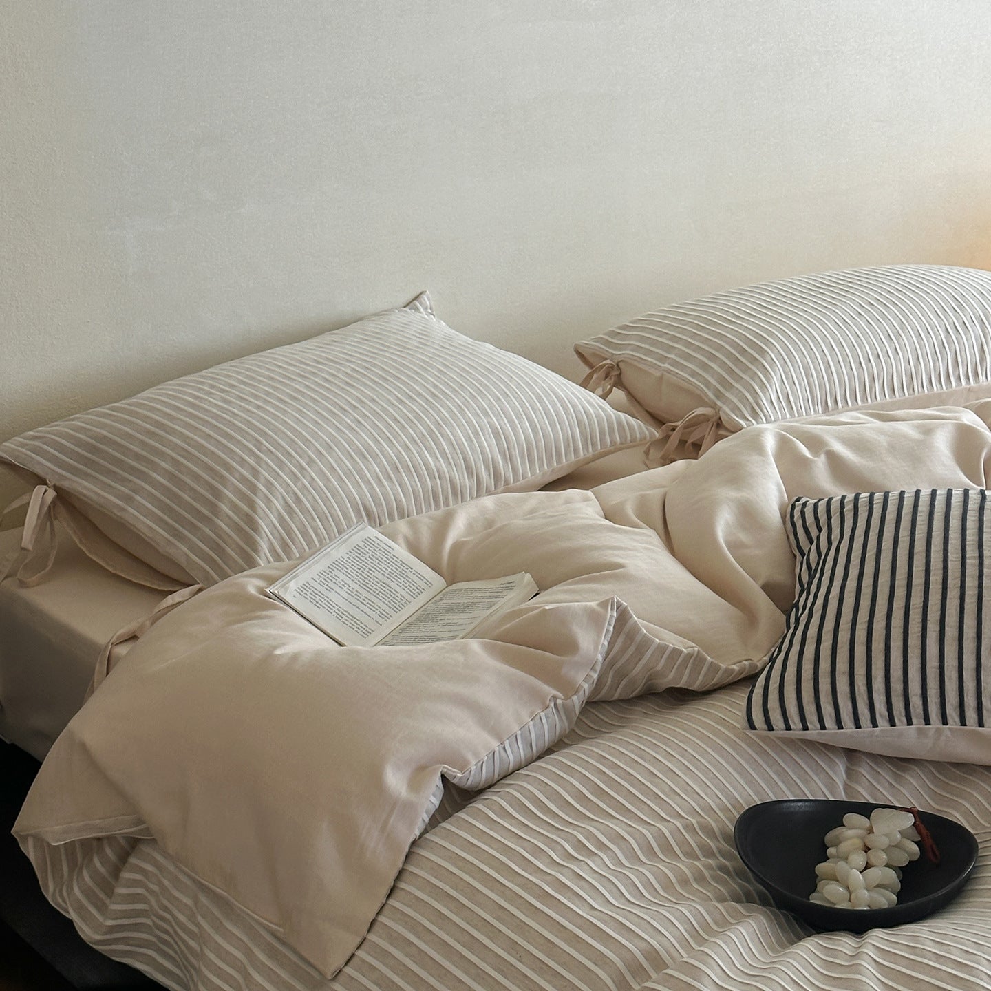 - Ever Lasting - Marina Striped Bedding Set / Beige - Bedding Set - Ever Lasting