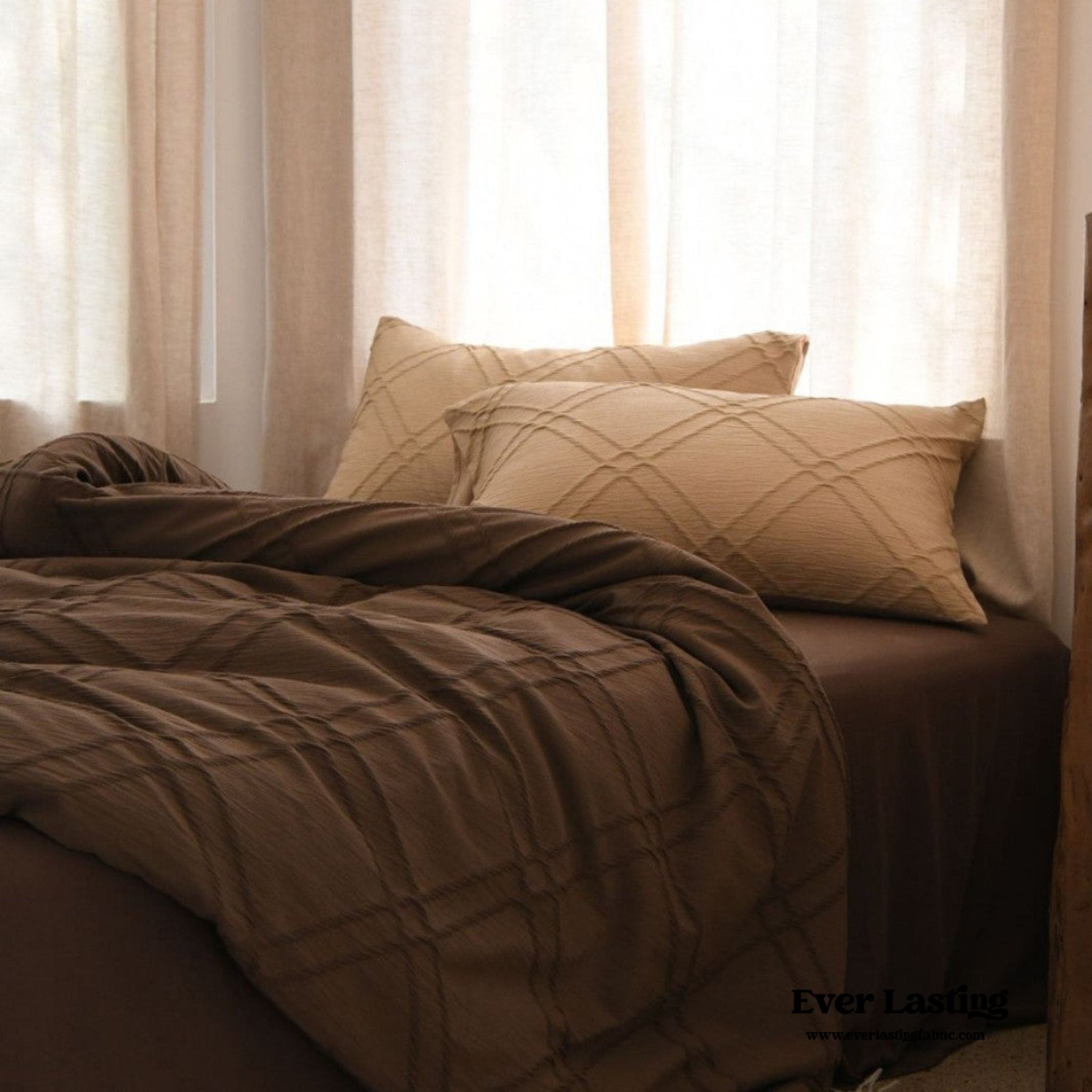 Millard Geometric Jacquard Bedding Set / Brown - Ever Lasting