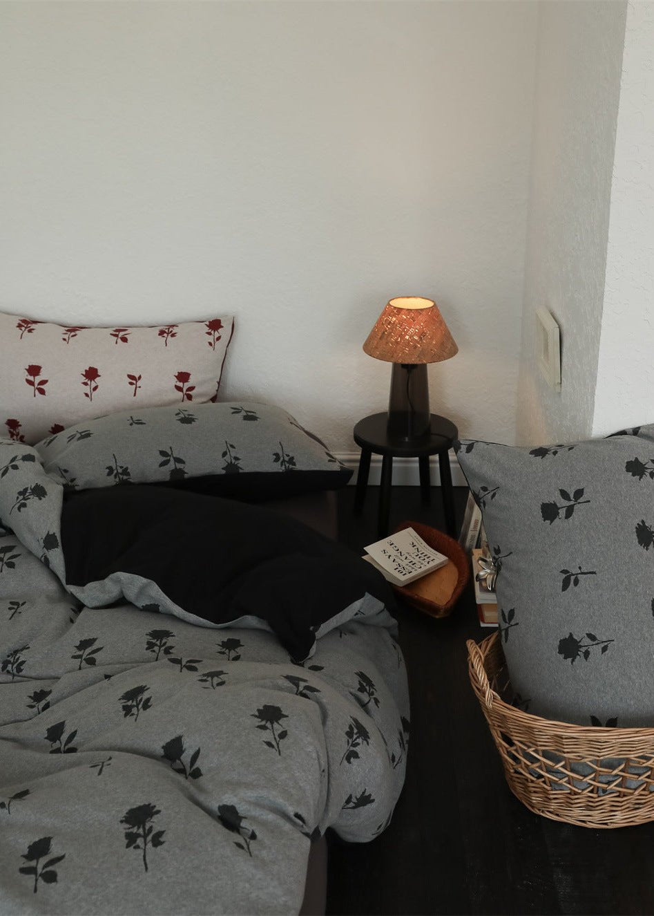 - Ever Lasting - Nadia Floral Jacquard Bedding Set / Red - Bedding Set - Ever Lasting