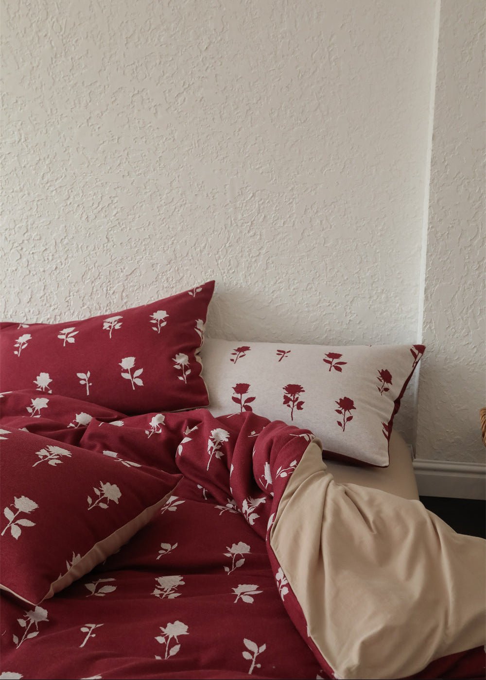 - Ever Lasting - Nadia Floral Jacquard Bedding Set / Red - Bedding Set - Ever Lasting