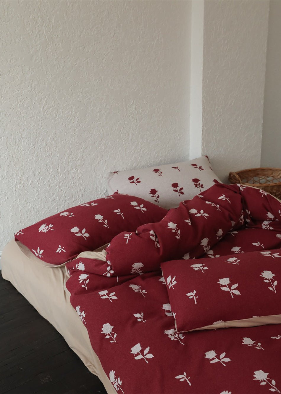 - Ever Lasting - Nadia Floral Jacquard Bedding Set / Red - Bedding Set - Ever Lasting