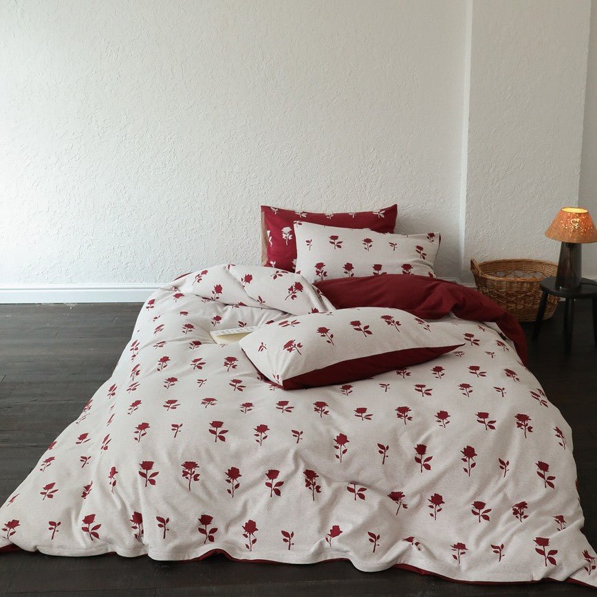 - Ever Lasting - Nadia Floral Jacquard Bedding Set / Red - Bedding Set - Ever Lasting