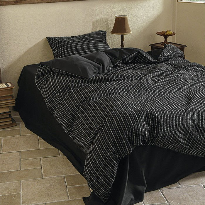 - Ever Lasting - Nathaniel Striped Jacquard Bedding Set / Black - Bedding Set - Ever Lasting
