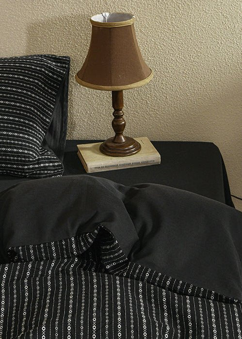 - Ever Lasting - Nathaniel Striped Jacquard Bedding Set / Black - Bedding Set - Ever Lasting