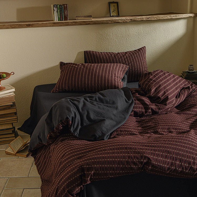 - Ever Lasting - Nathaniel Striped Jacquard Bedding Set / Black - Bedding Set - Ever Lasting