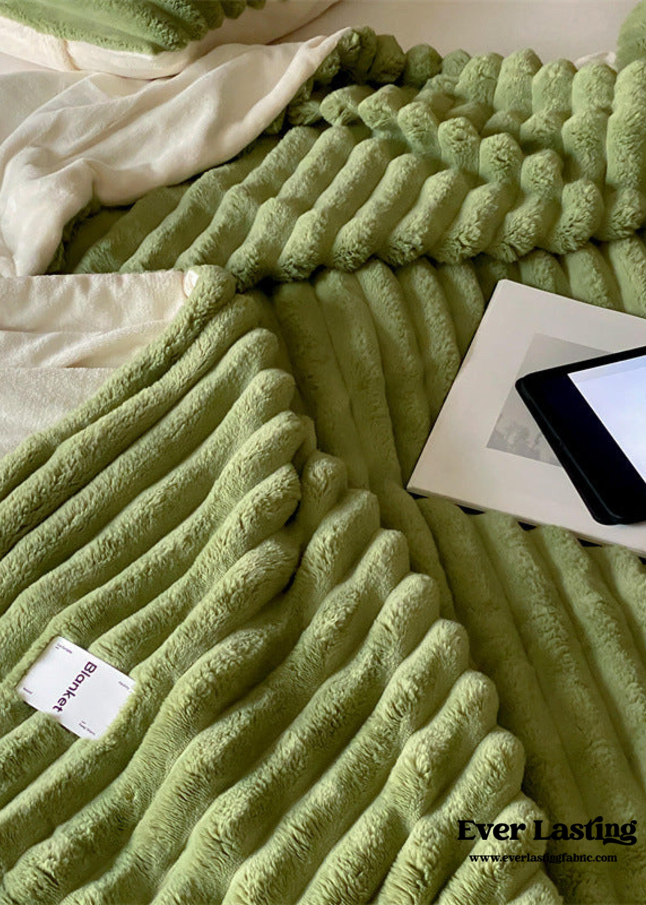 Plush Cozy Jacquard Blanket / Blue