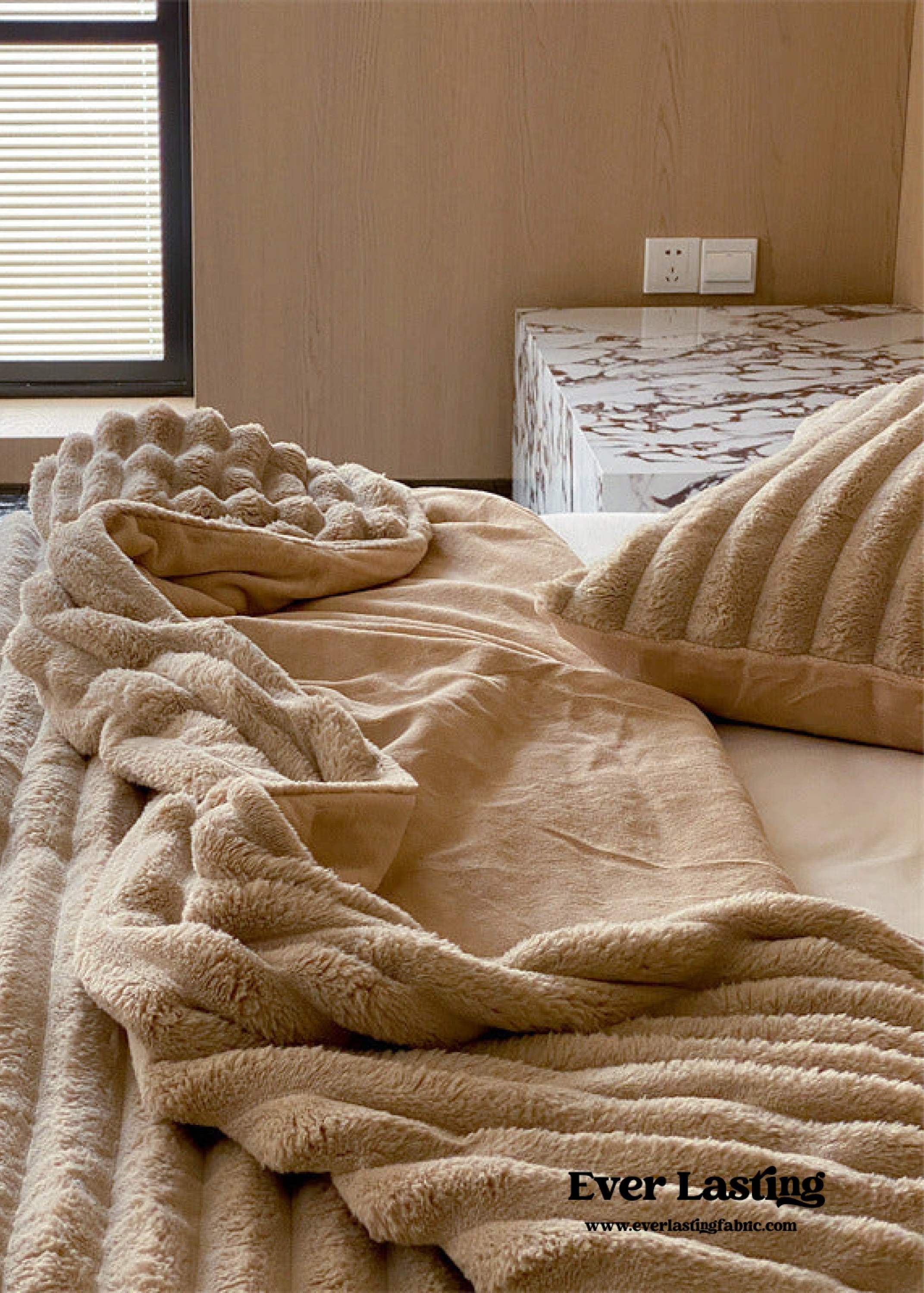 Plush Cozy Jacquard Blanket / Blue