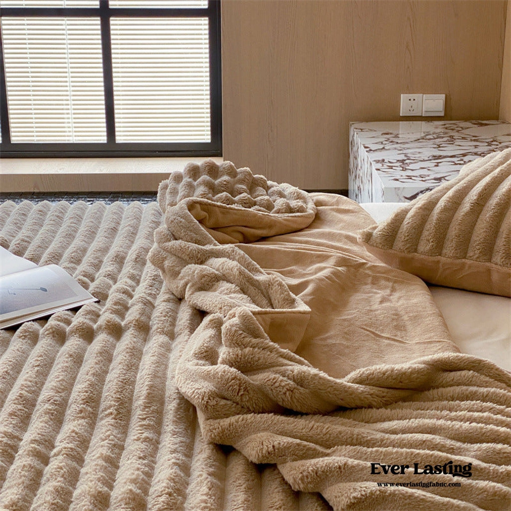 Plush Cozy Jacquard Blanket / Cream White - Ever Lasting