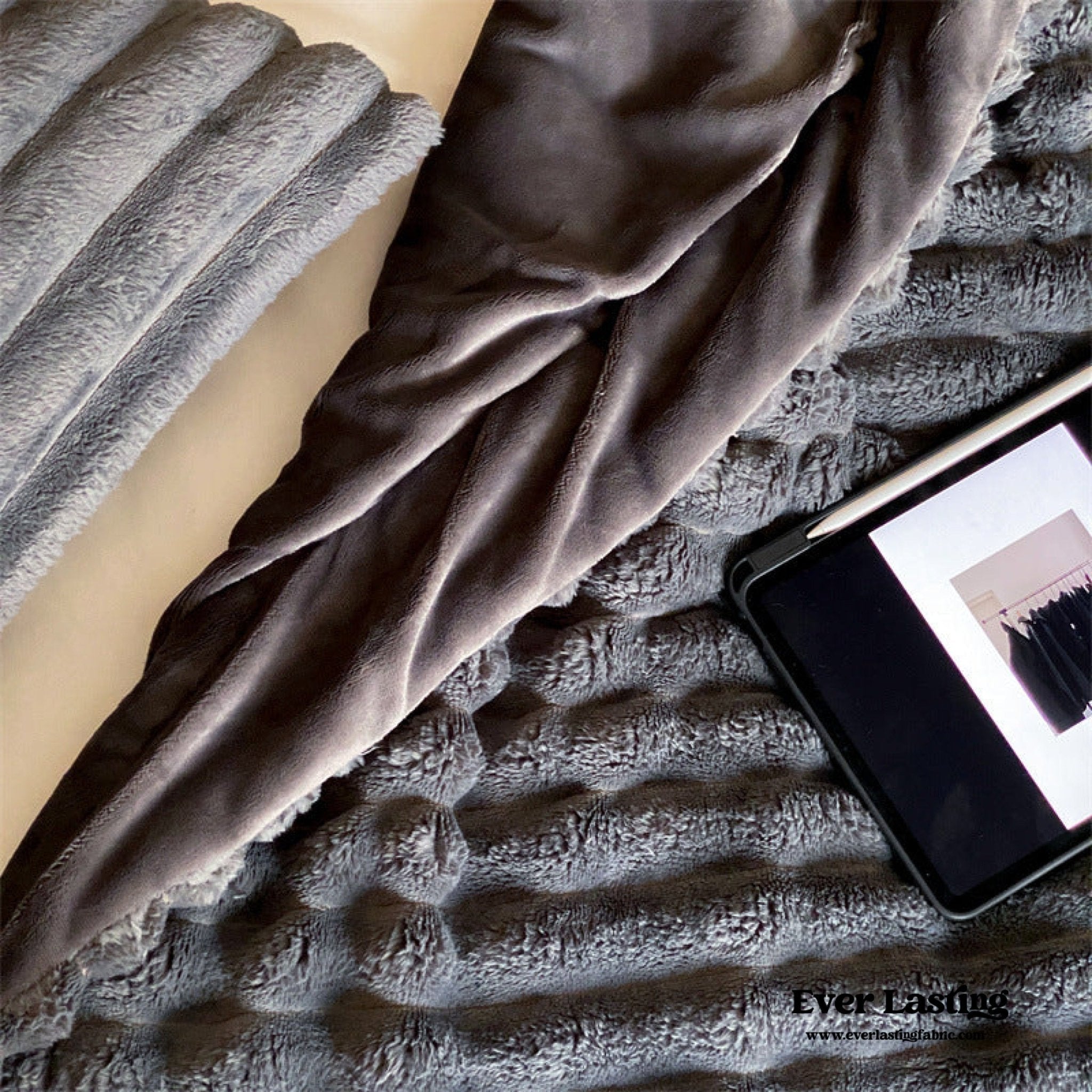 Plush Cozy Jacquard Blanket / Cream White - Ever Lasting