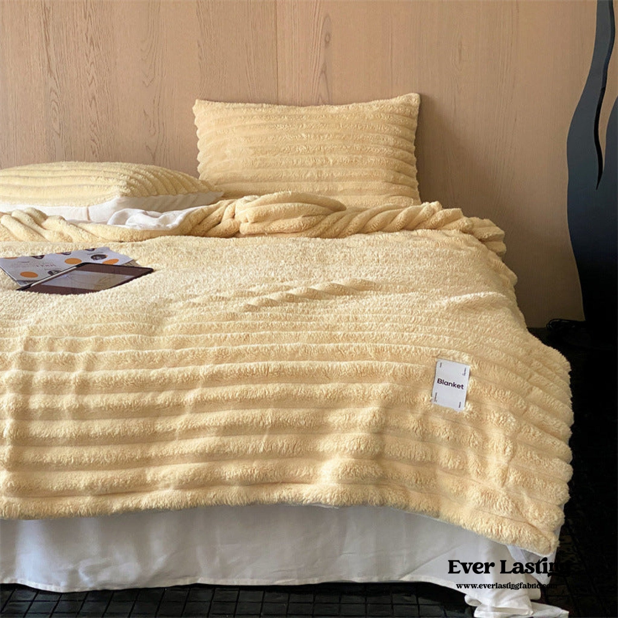 Plush Cozy Jacquard Blanket / Cream White - Ever Lasting