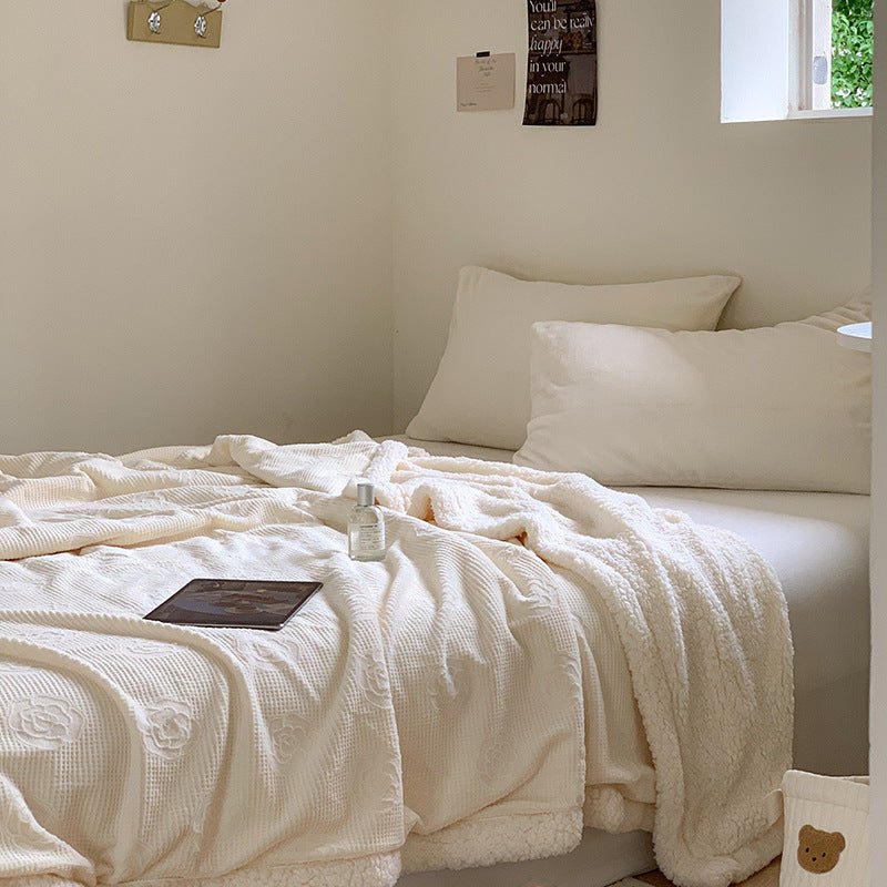 - Ever Lasting - Plush Fleece Floral Blanket / Off White - Blankets - Ever Lasting