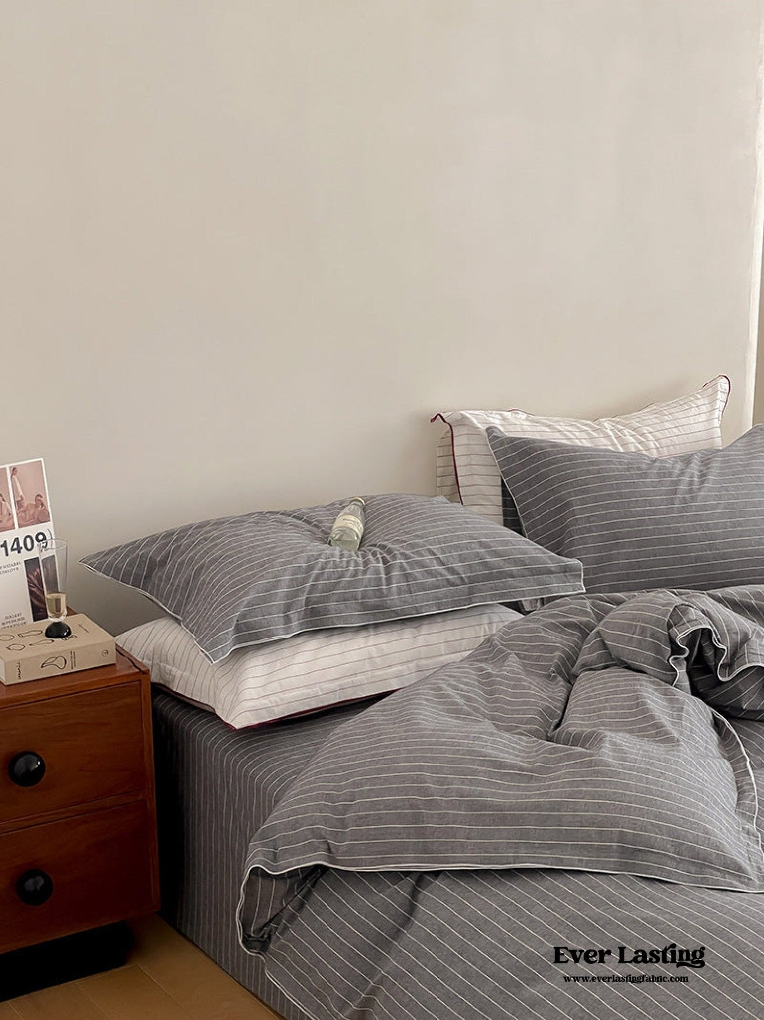 Scandinavian Overlock Striped Bedding Set / White + Red - Ever Lasting