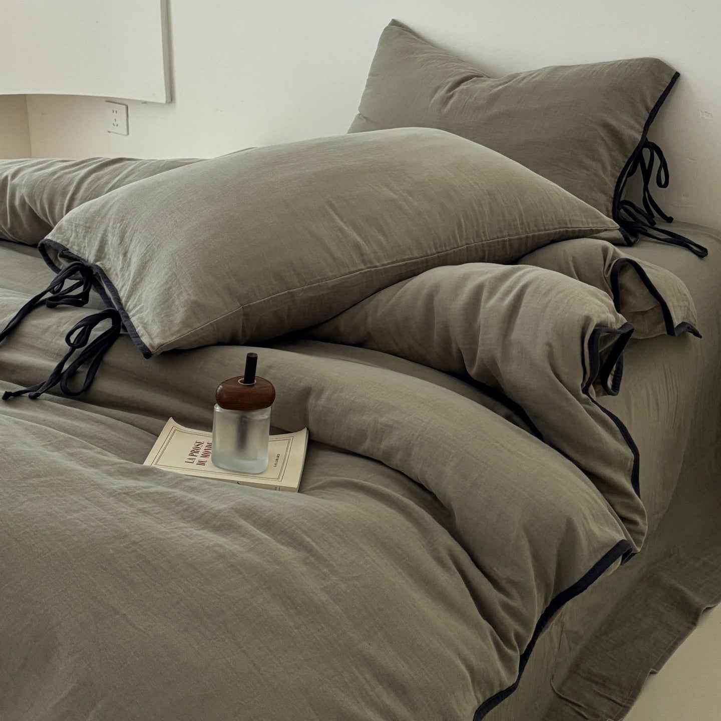 - Ever Lasting - Serena Ribbon Tied Bedding Set / Pink - Bedding Set - Ever Lasting