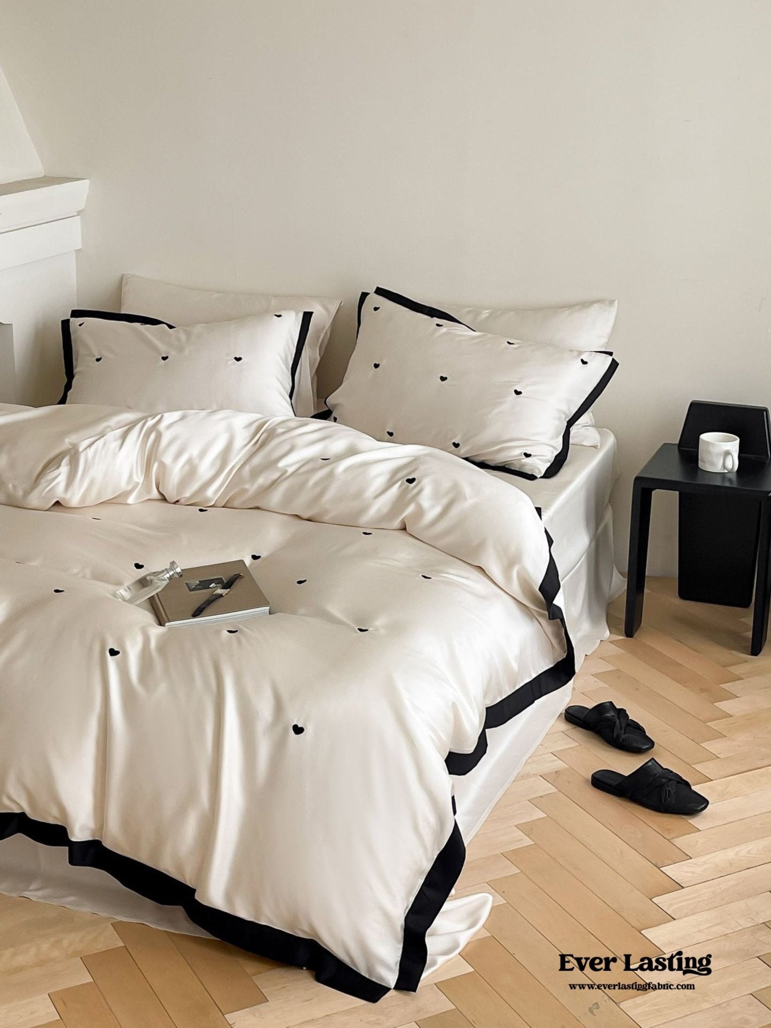 Silky Black Heart White Bedding Bundle - Ever Lasting