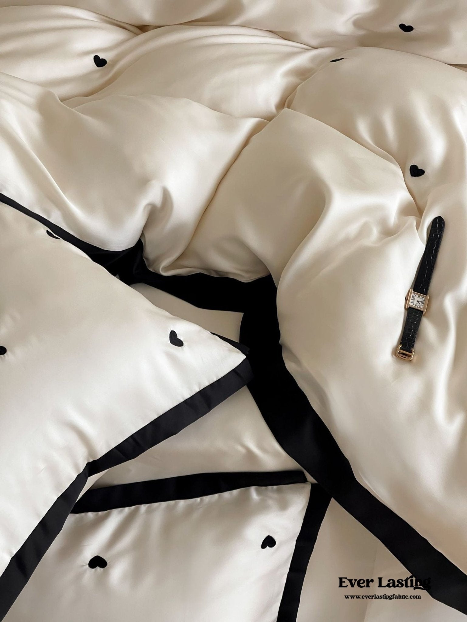 Silky Black Heart White Bedding Bundle - Ever Lasting