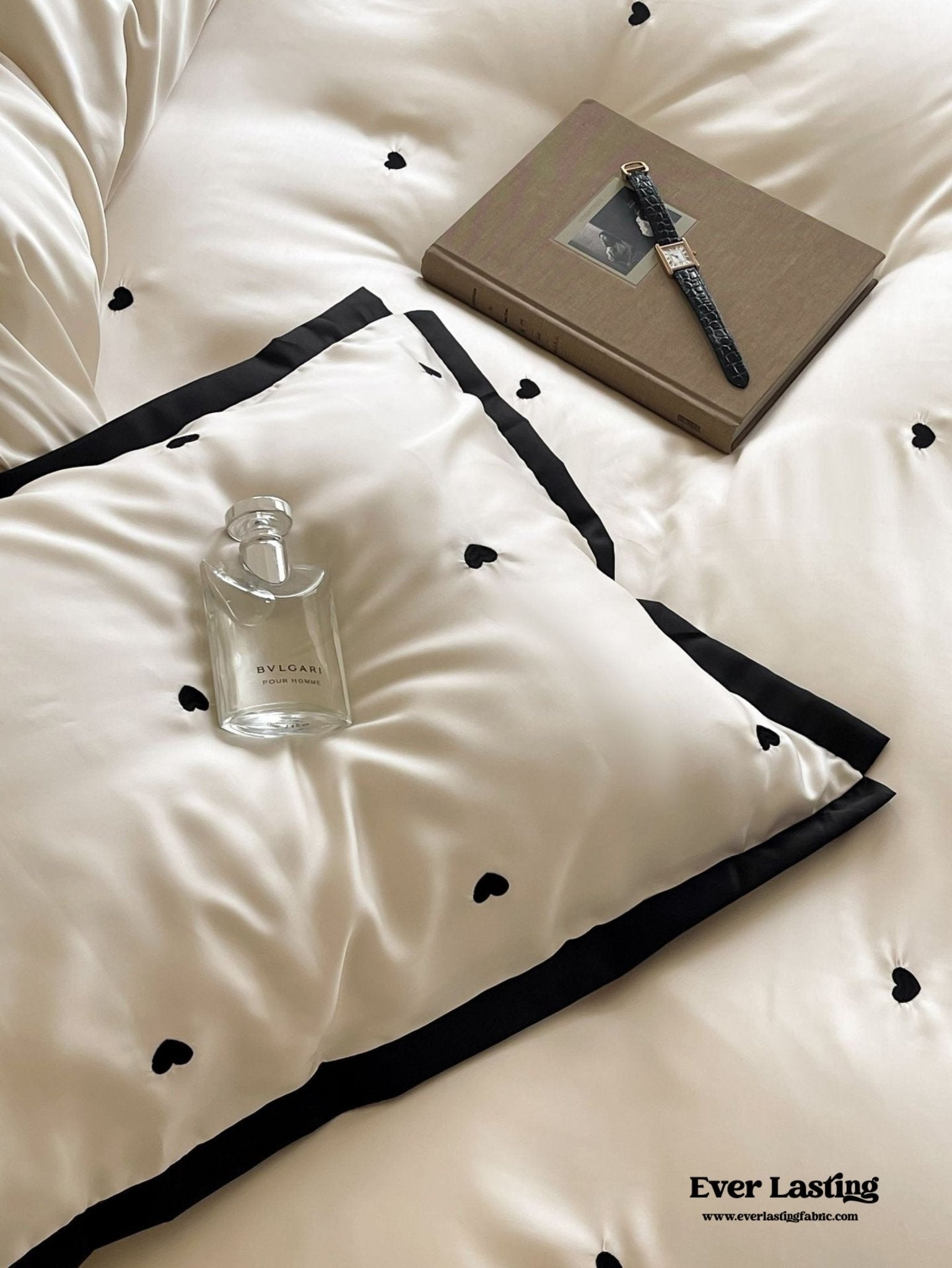 Silky Black Heart White Bedding Set / White + Black - Ever Lasting