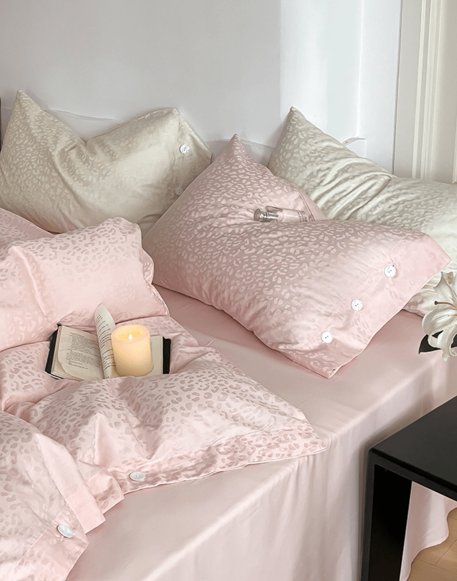 - Ever Lasting - Silky Leopard Buttoned Bedding Set / Baby Pink - Bedding Set - Ever Lasting