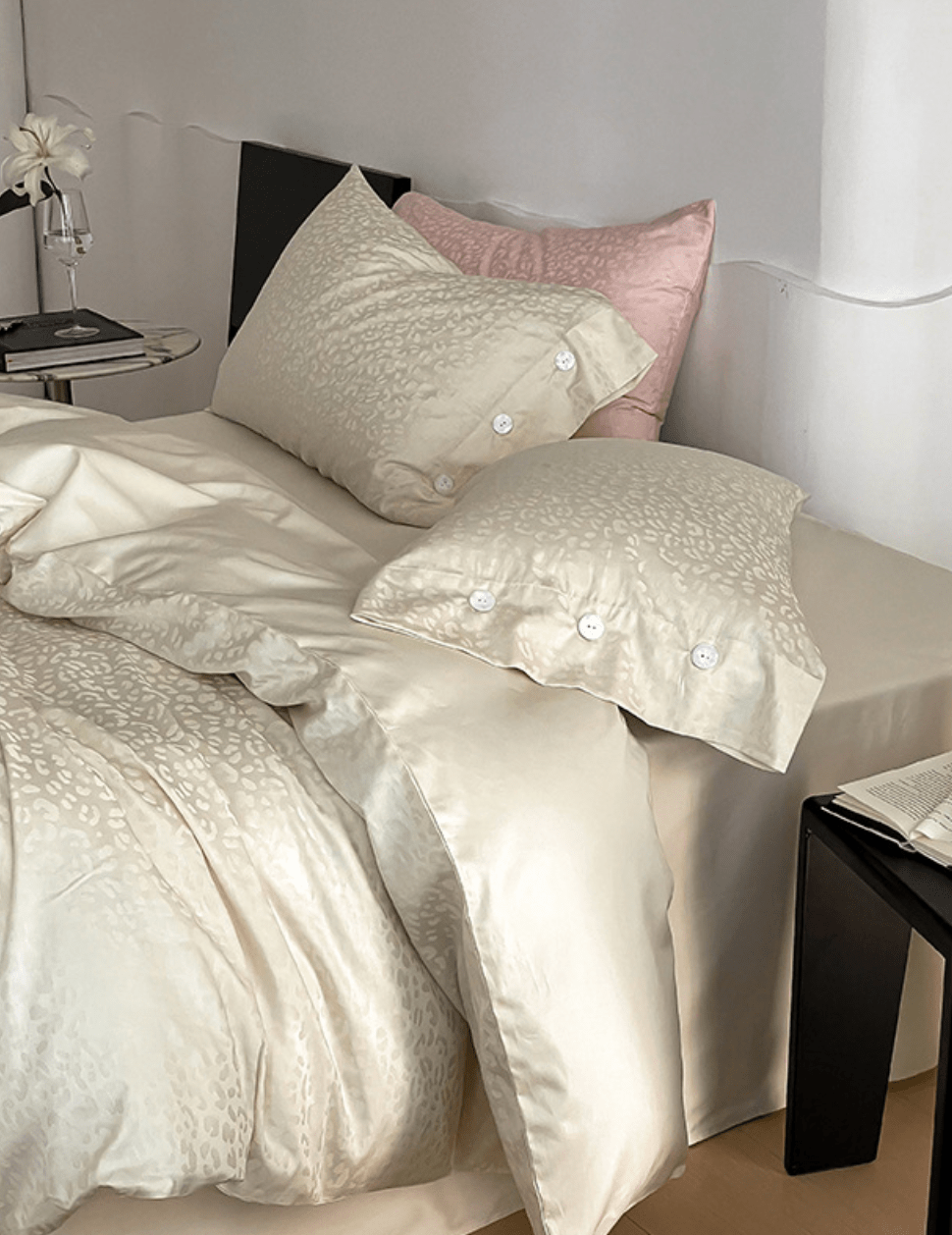 - Ever Lasting - Silky Leopard Buttoned Bedding Set / Baby Pink - Bedding Set - Ever Lasting