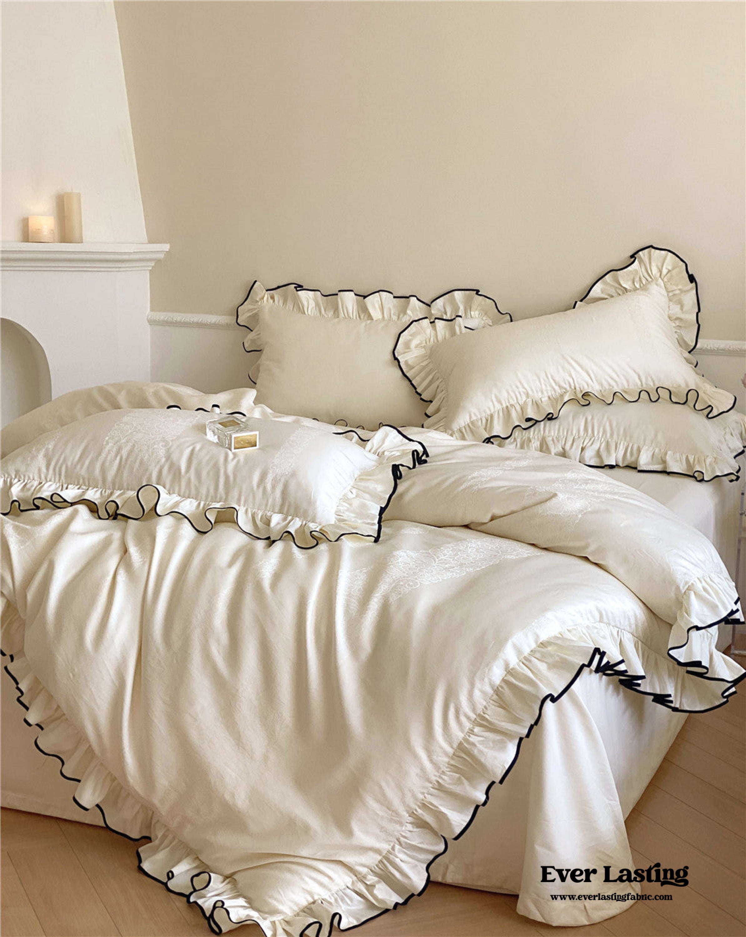 Silky Ruffle Bedding Set / White