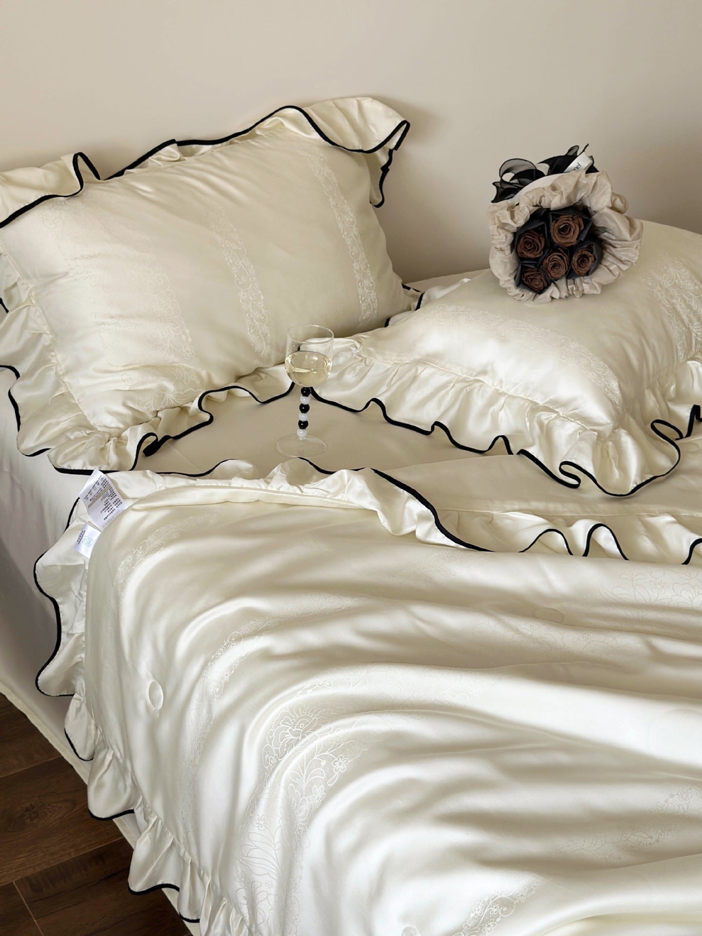 - Ever Lasting - Silky Ruffle Blanket Comforter Set / Rust Pink - Bedding Set - Ever Lasting