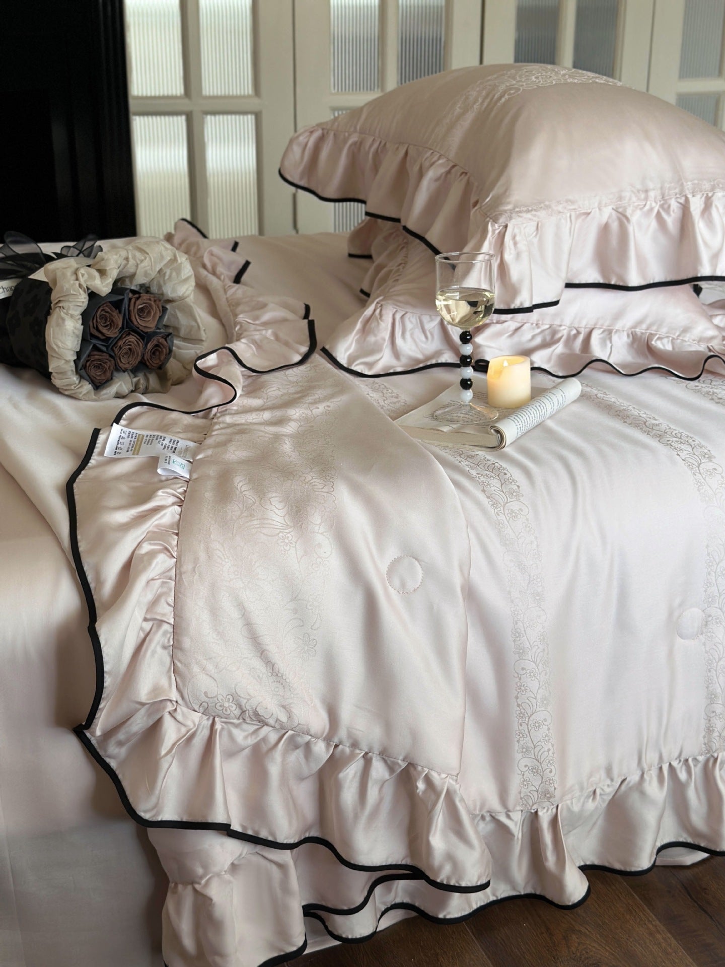 - Ever Lasting - Silky Ruffle Blanket Comforter Set / White - Bedding Set - Ever Lasting