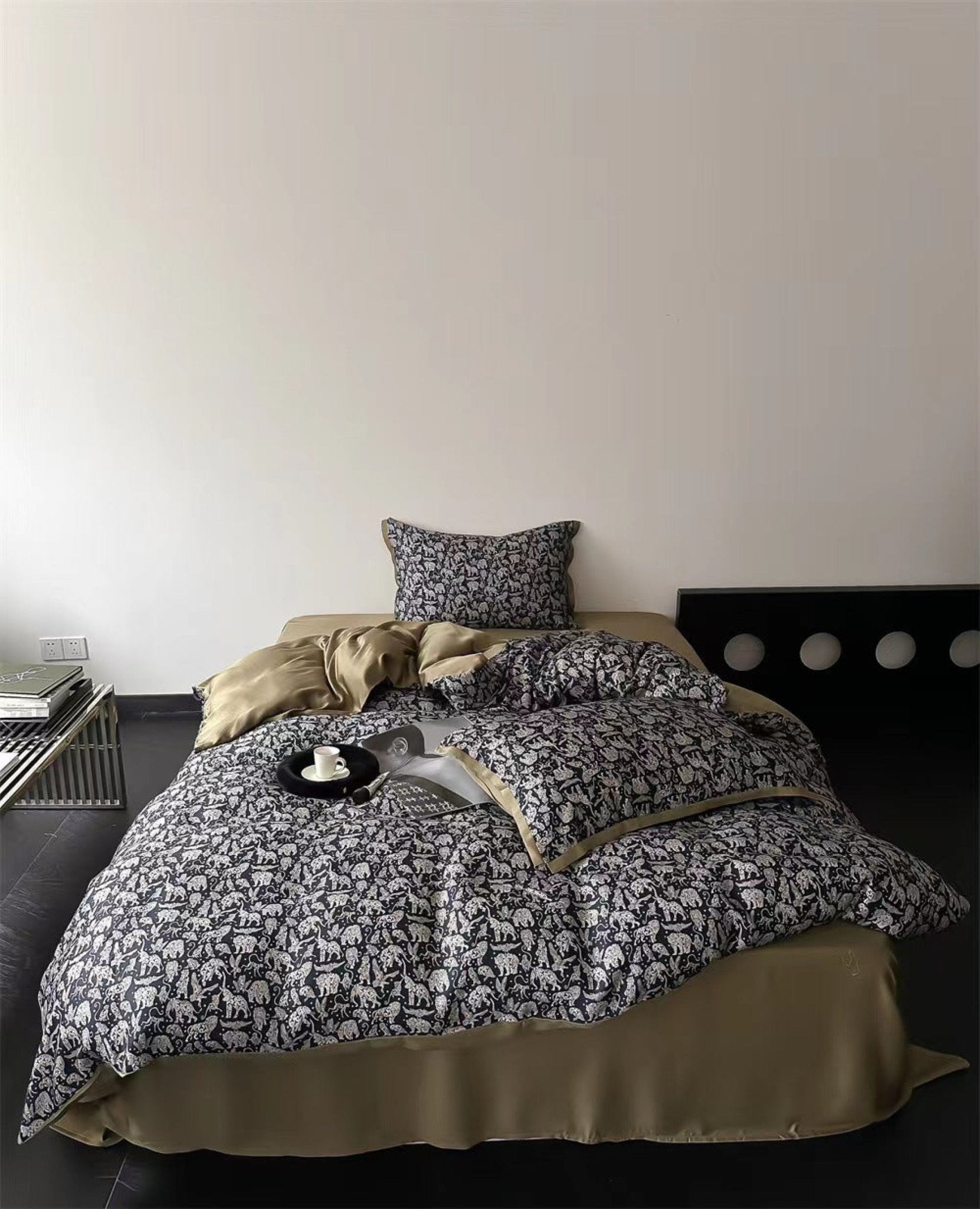 Twilight Zone Silky Tencel Bedding Set / White + Gray - Ever Lasting